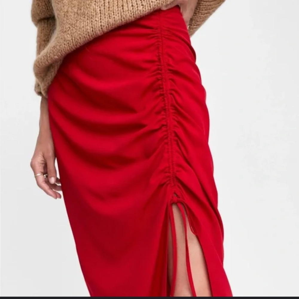 Chic Red Pencil Skirt - Picture 4 of 6